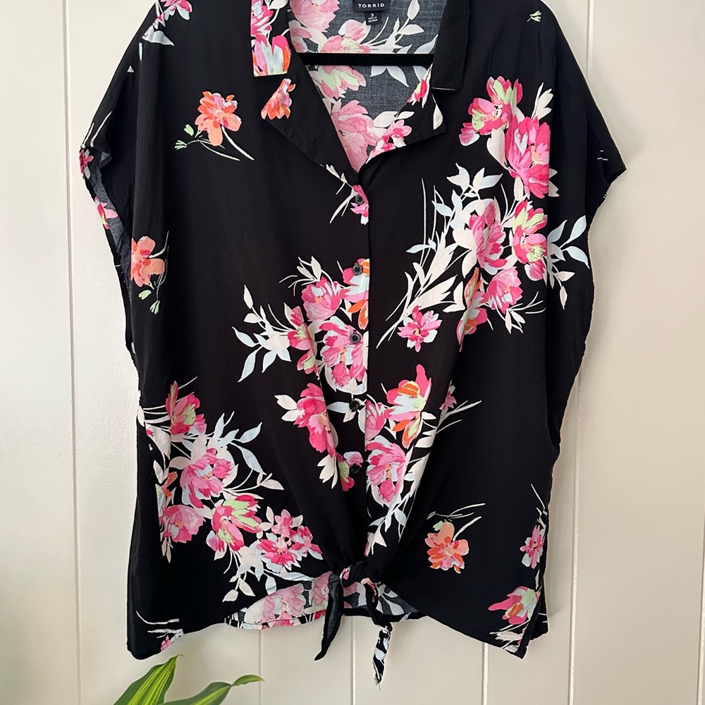 Torrid Pink and Black Short Sleeve Blouse with Tie Front